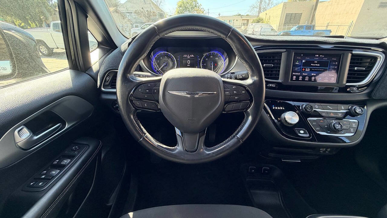 Used 2018 Chrysler Pacifica Touring Plus w/ S Appearance Package image 28