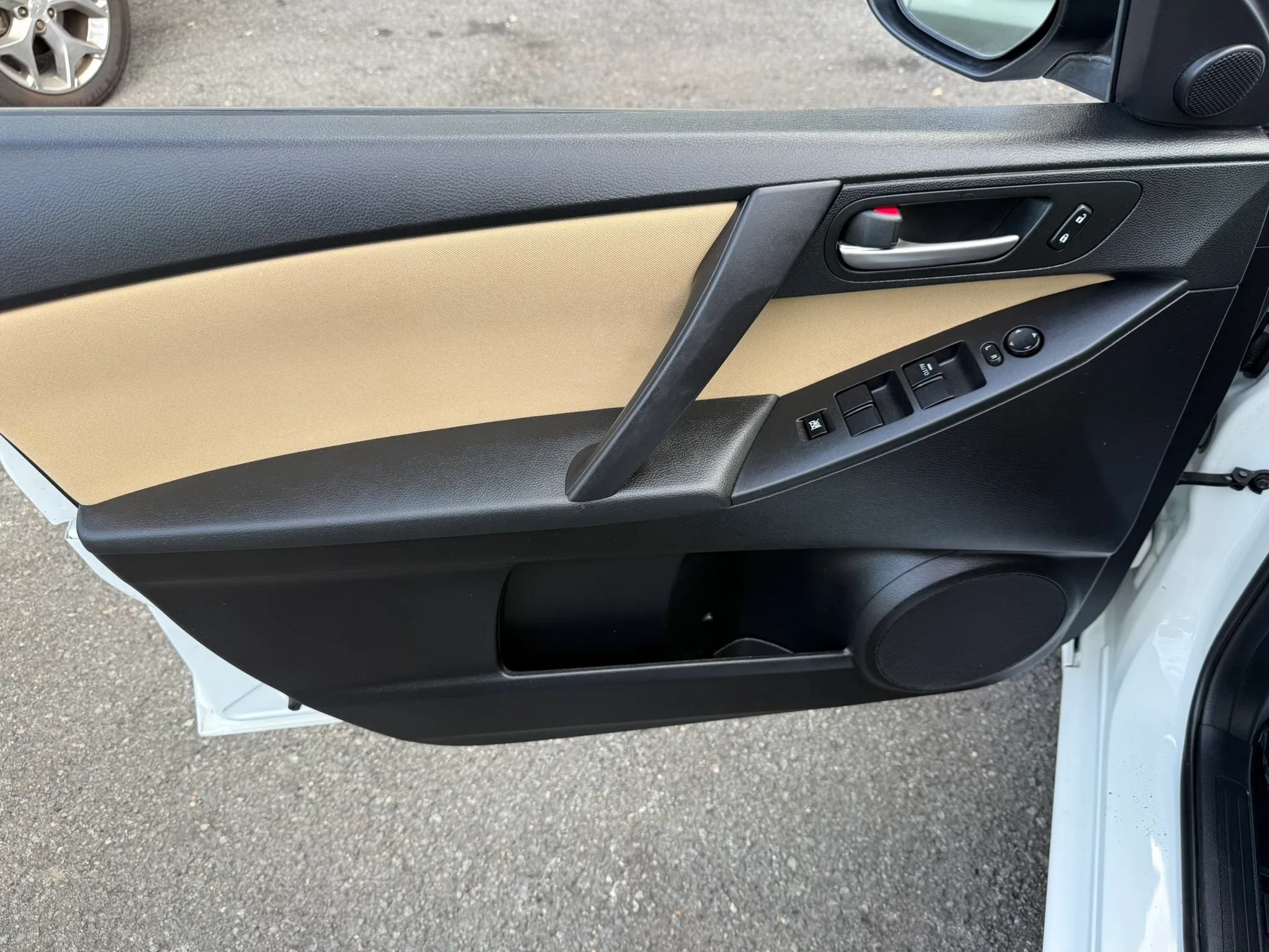 Used 2013 MAZDA MAZDA3 i Touring FWD image 17