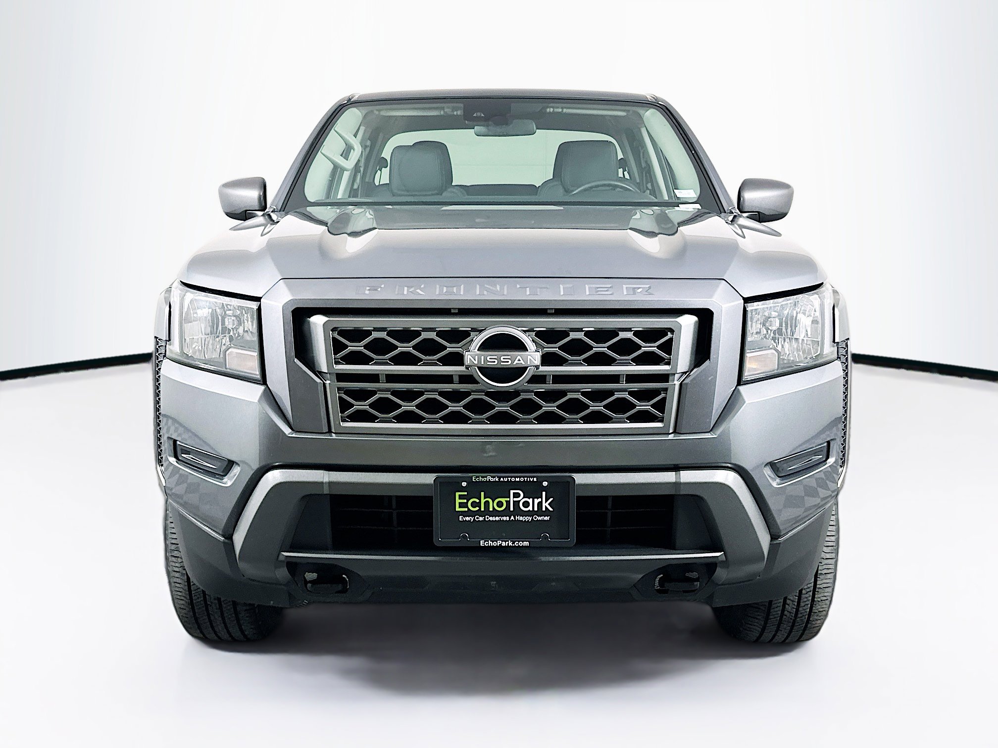 Used 2024 Nissan Frontier SV image 2