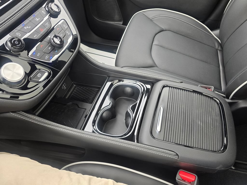 New 2027 Chrysler Pacifica Limited AWD/4WD image 24