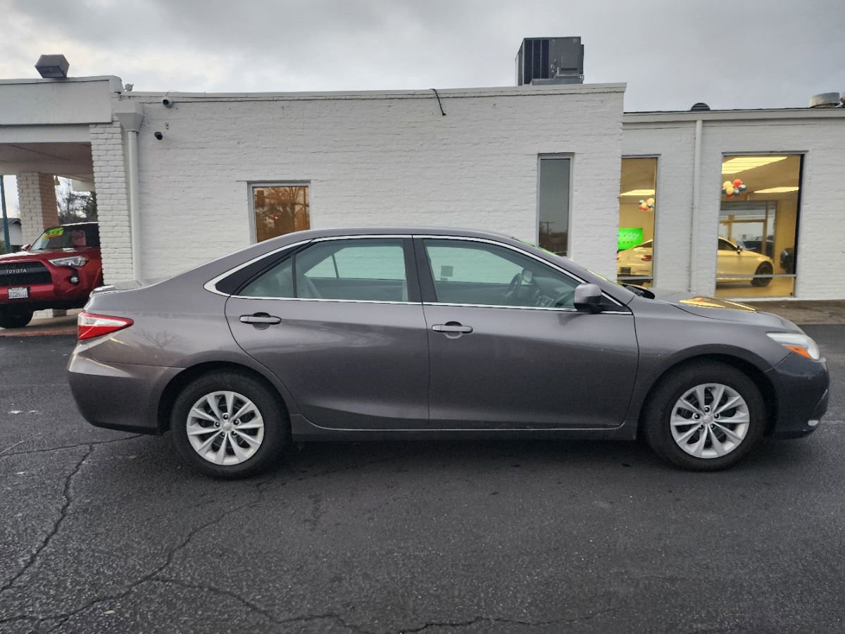 Used 2015 Toyota Camry LE image 6