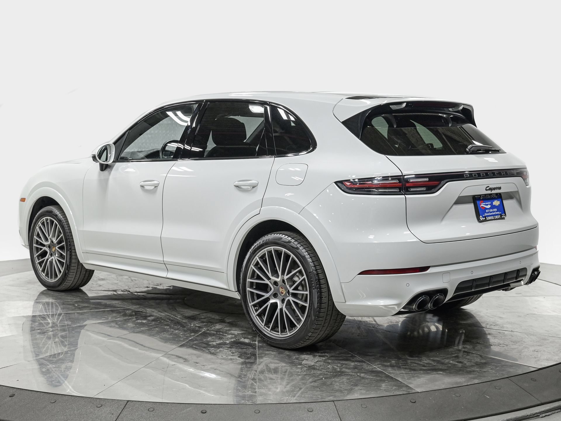 Used 2022 Porsche Cayenne Platinum Edition AWD/4WD image 4