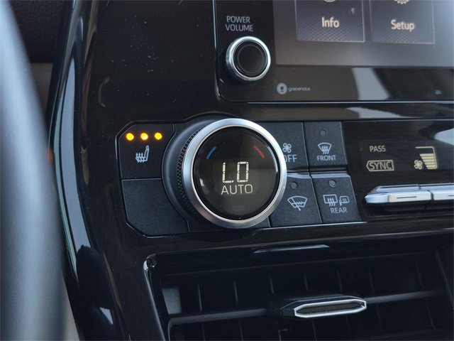 Used 2020 Toyota Highlander XLE image 42