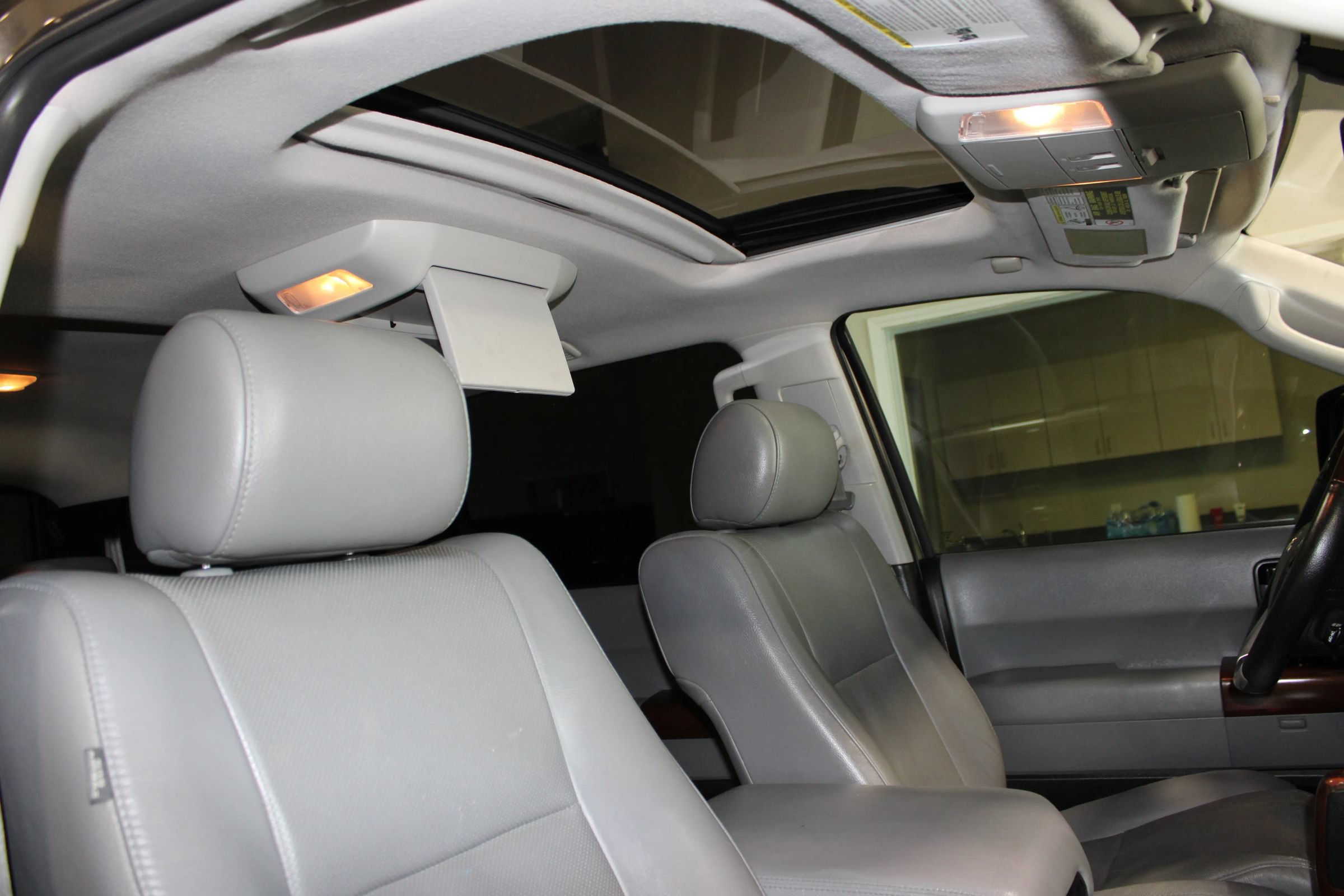 Used 2014 Toyota Sequoia Platinum RWD image 38