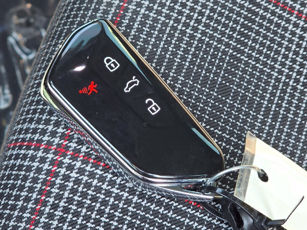 Certified 2022 Volkswagen GTI SE FWD image 36