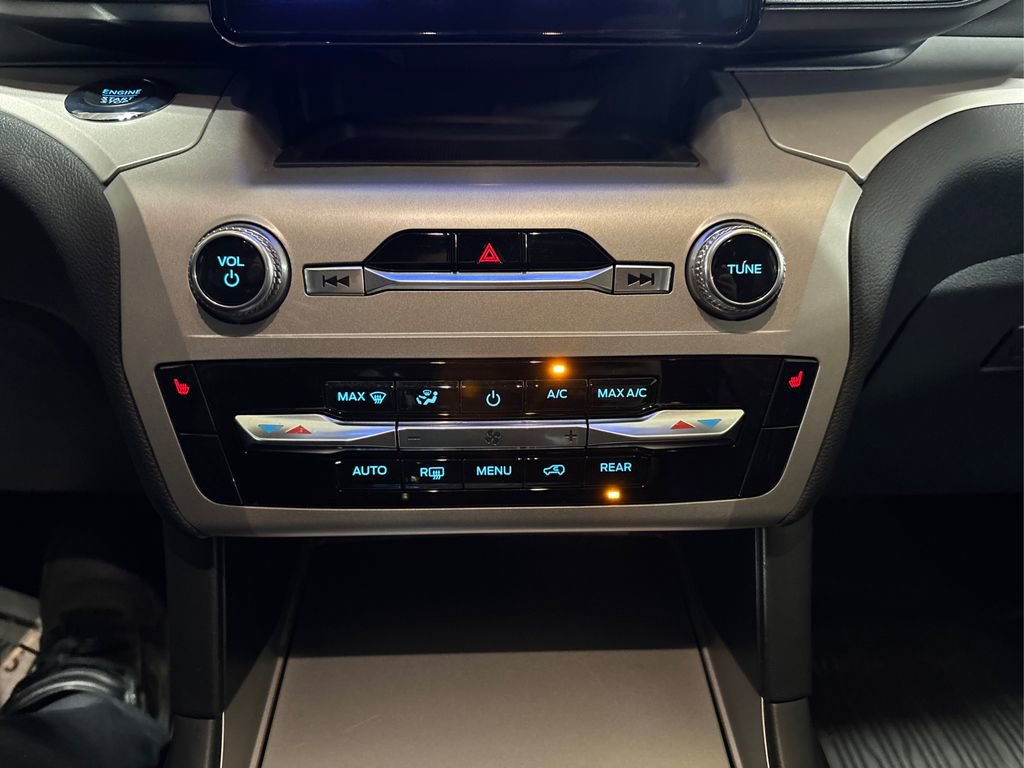 Used 2023 Ford Explorer XLT image 31