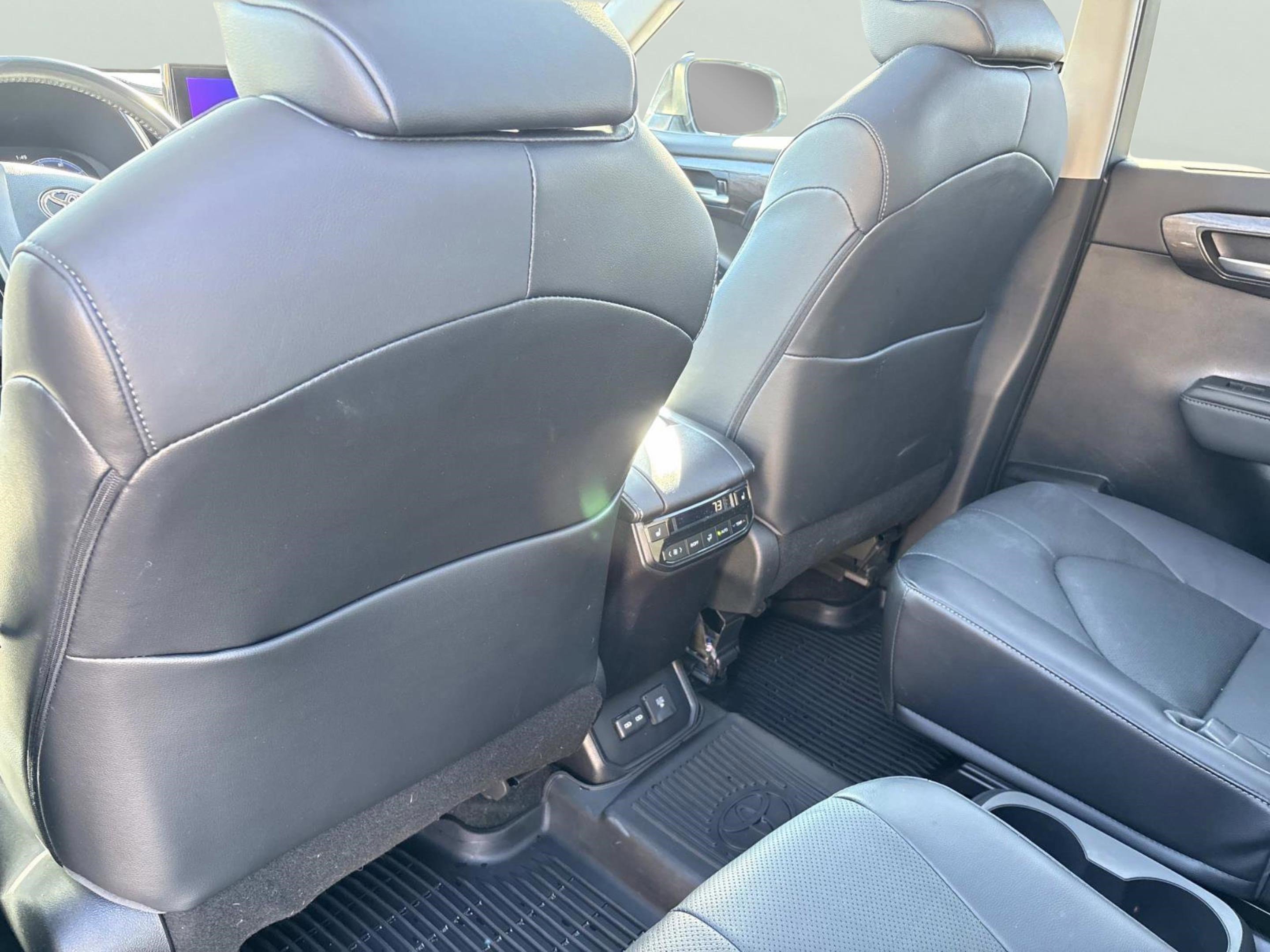 Used 2023 Toyota Highlander Platinum image 19