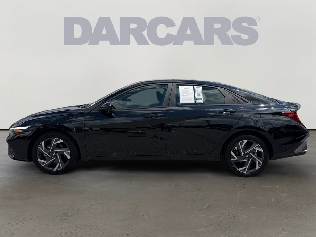 Used 2025 Hyundai Elantra Sport FWD image 4