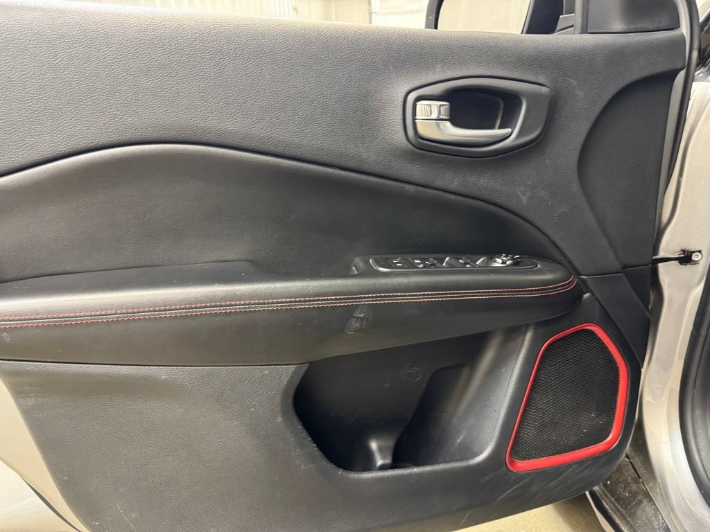 Used 2019 Jeep Compass Trailhawk AWD/4WD image 9
