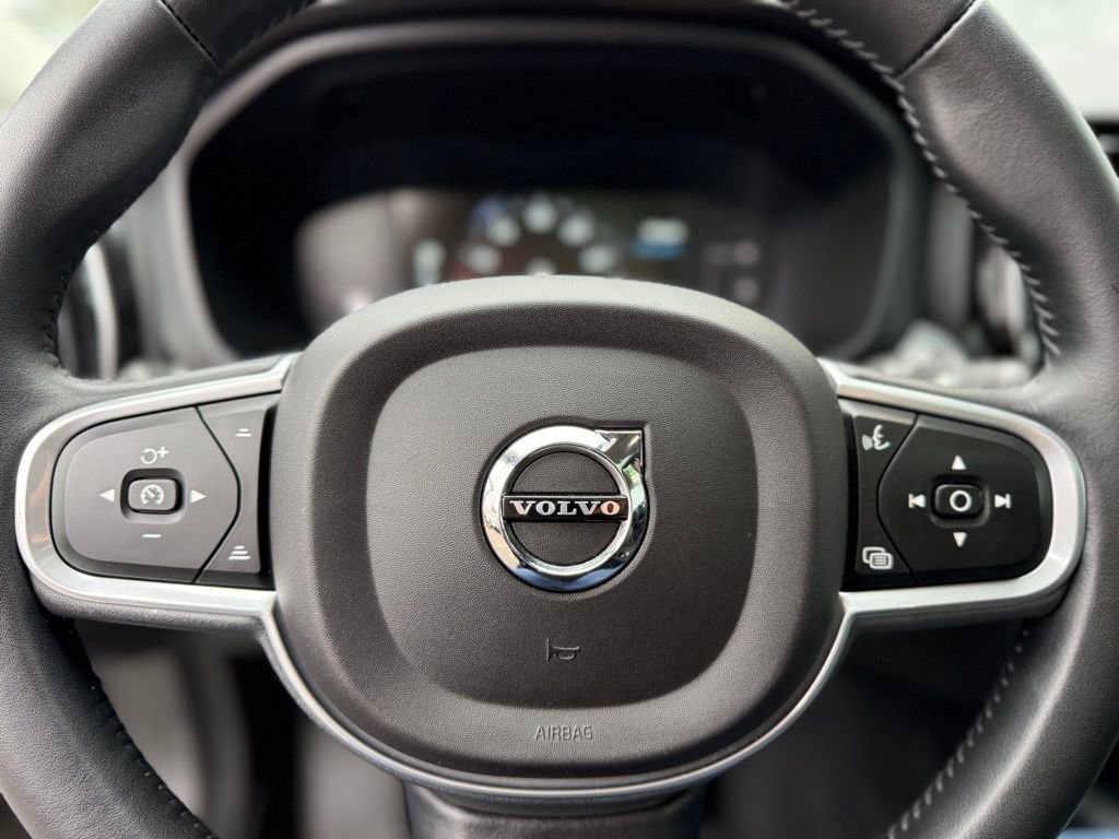 Used 2019 Volvo XC60 T5 Momentum image 28