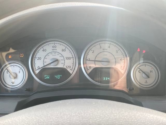 Used 2009 Chrysler Town & Country Touring image 9