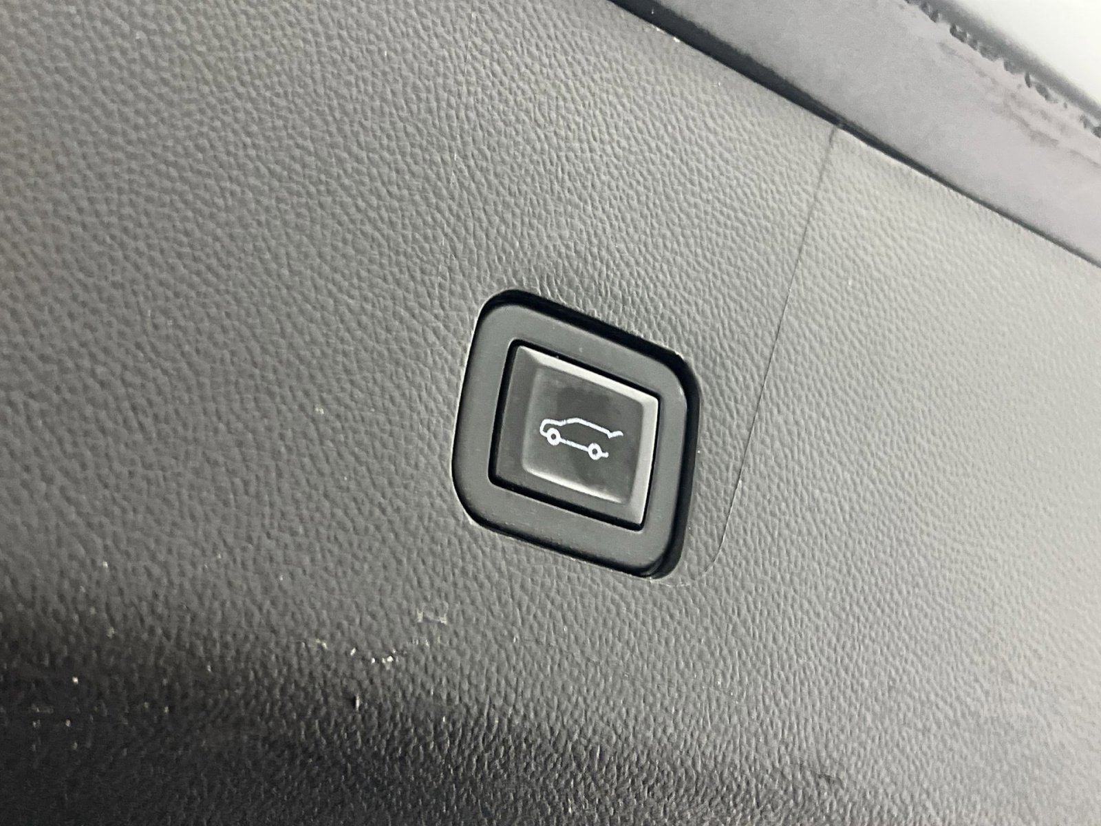 Used 2020 Chevrolet Traverse LT image 28