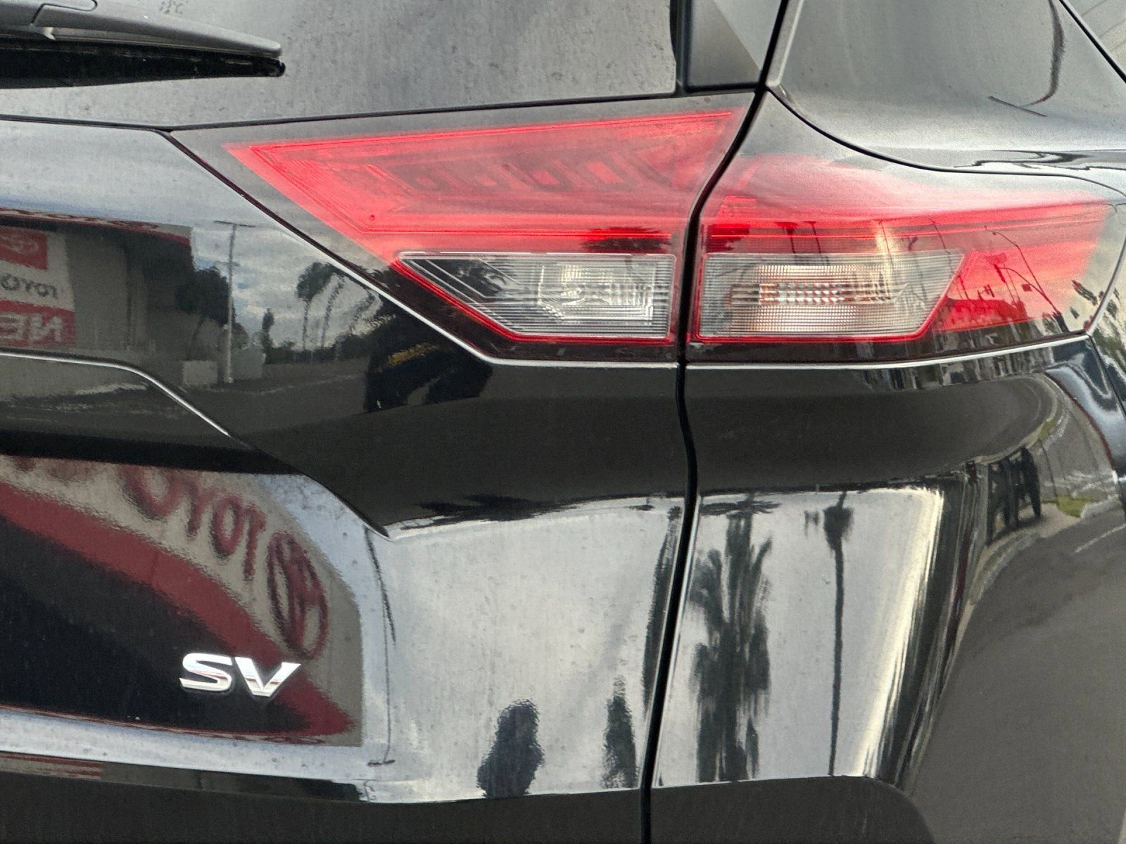 Used 2023 Nissan Rogue SV image 25