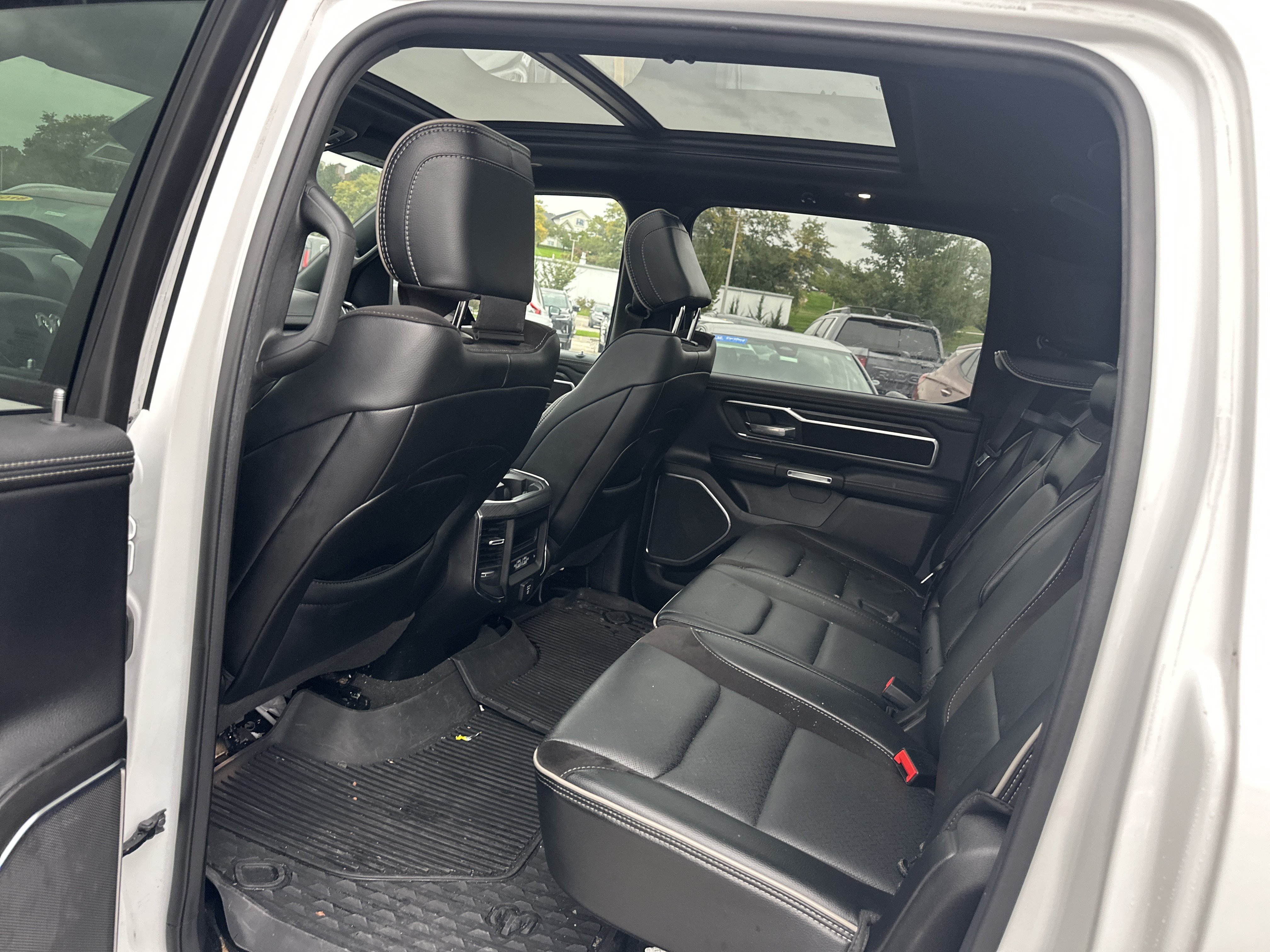 Used 2024 RAM 1500 Laramie AWD/4WD image 12
