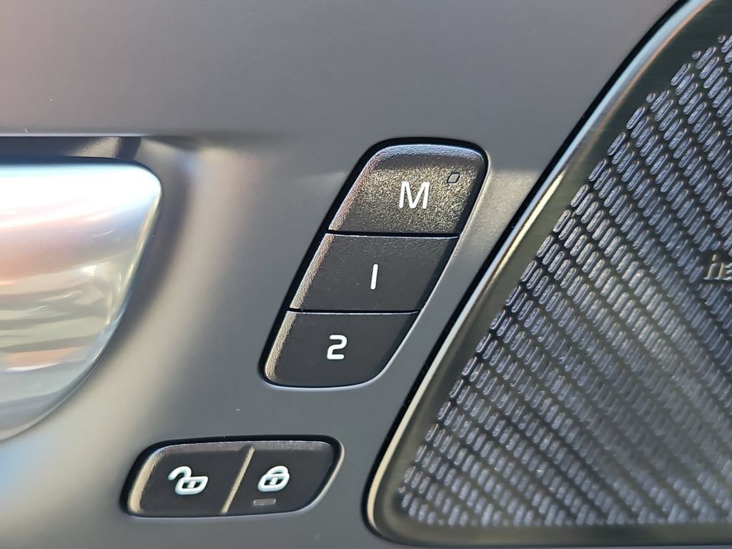 Used 2023 Volvo XC60 B5 Ultimate w/ Climate Package AWD/4WD image 21