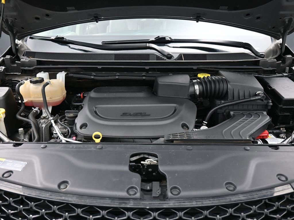 Used 2021 Chrysler Pacifica Touring-L image 42