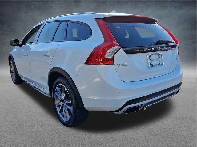 Used 2017 Volvo V60 T5 Cross Country w/ Convenience Package image 4
