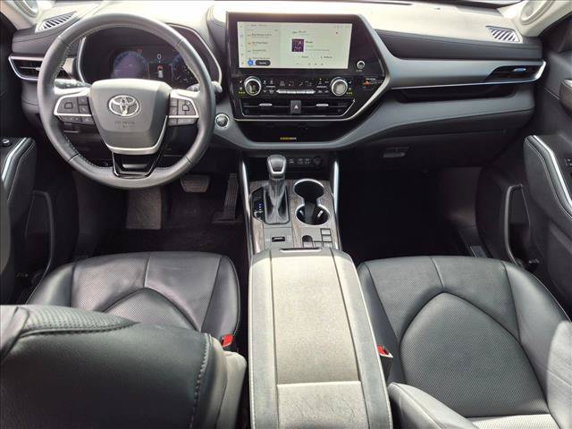 Used 2023 Toyota Highlander Limited FWD image 16