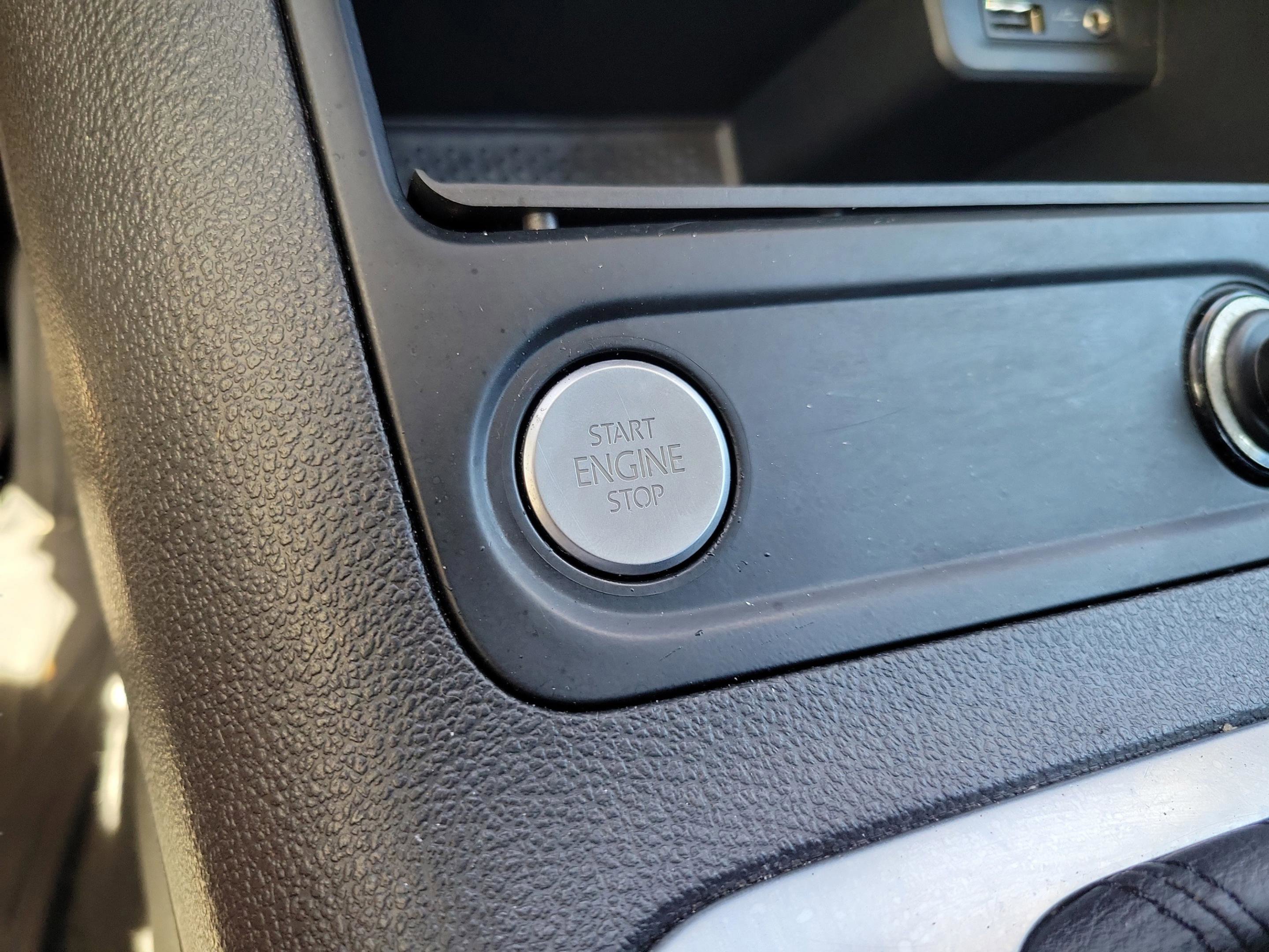 Used 2017 Volkswagen Tiguan S image 19
