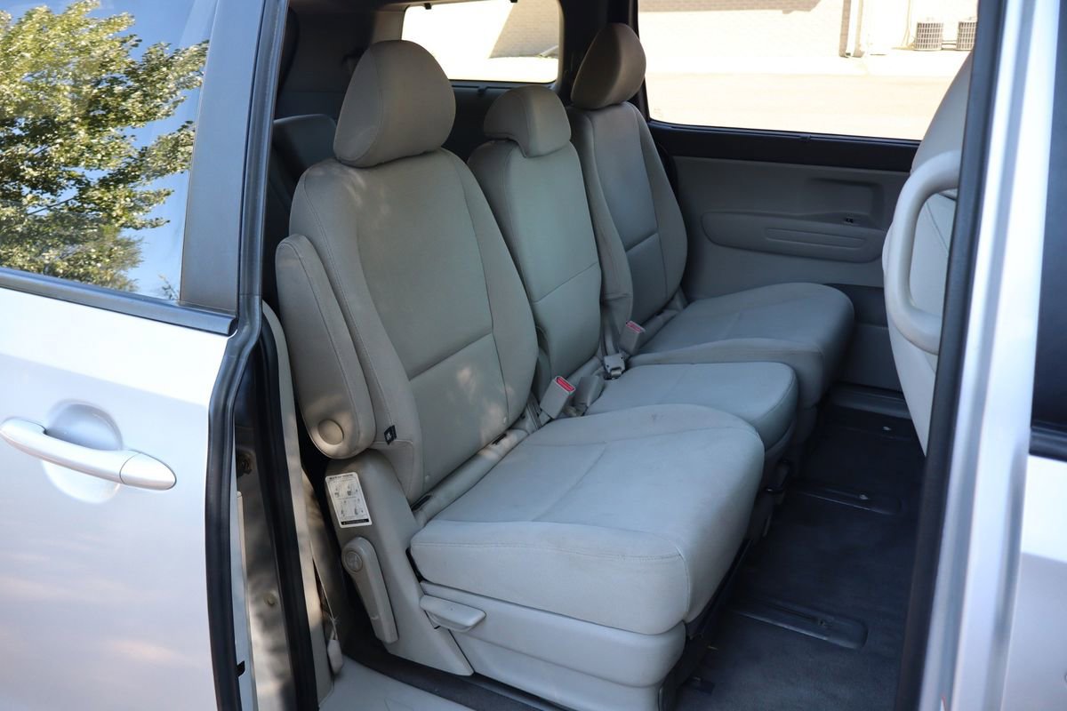 Used 2015 Kia Sedona LX w/ LX Convenience Package image 23