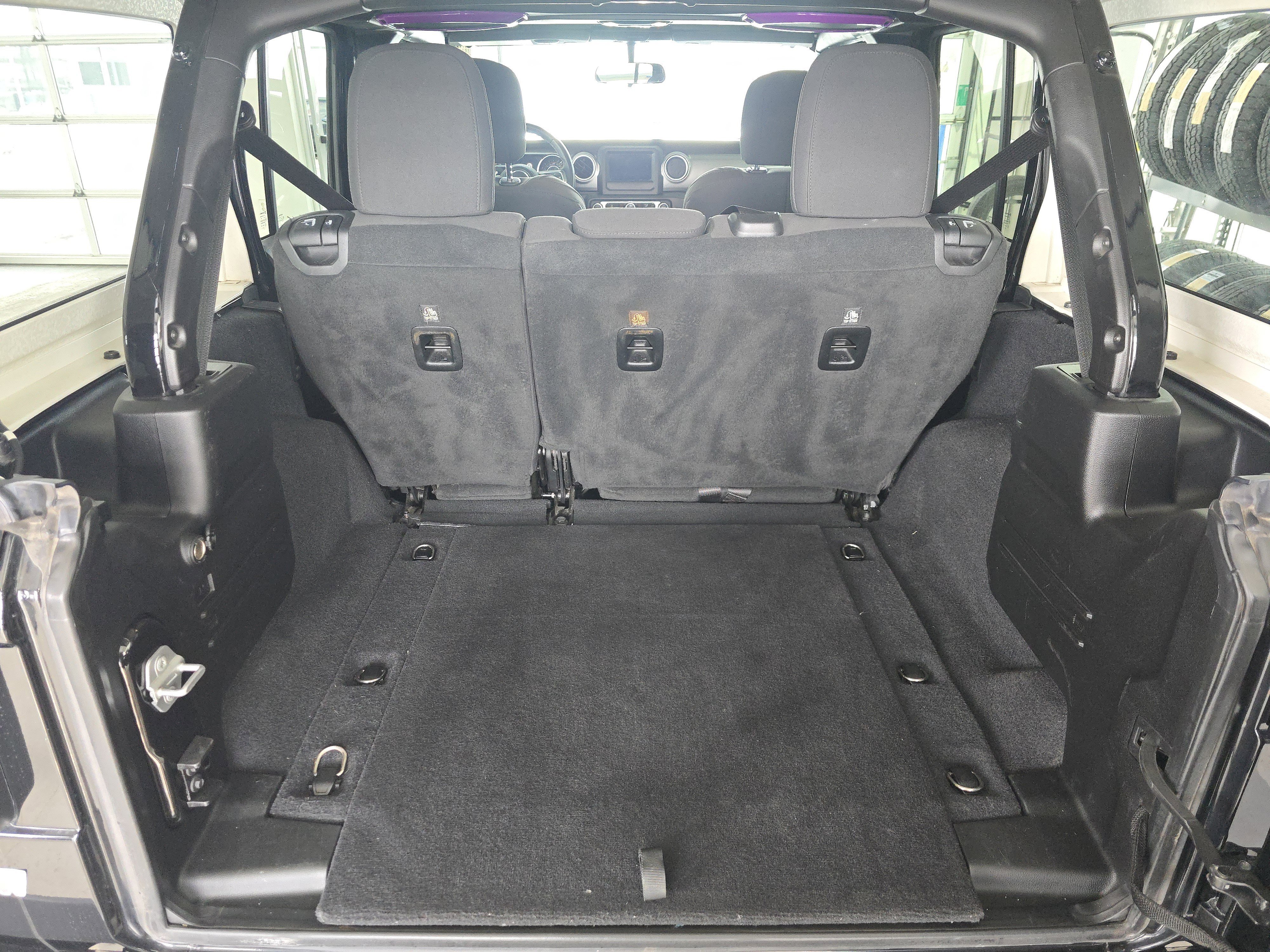 Used 2020 Jeep Wrangler Unlimited Sahara image 28