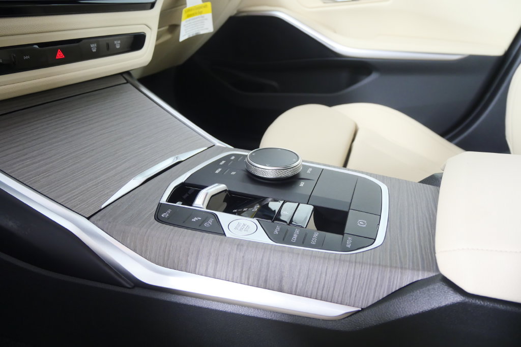 New 2026 BMW 330i Sedan w/ M Sport Package RWD image 22