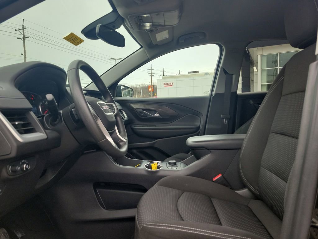 Used 2023 GMC Terrain SLE w/ Driver Convenience Package image 16