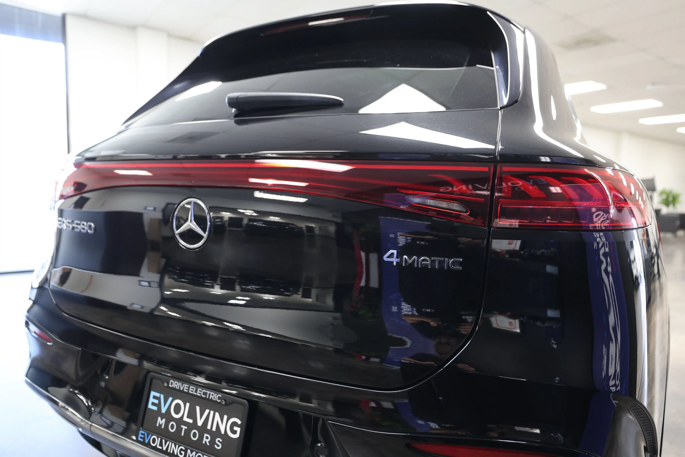 Used 2023 Mercedes-Benz EQS 580 4MATIC SUV image 14