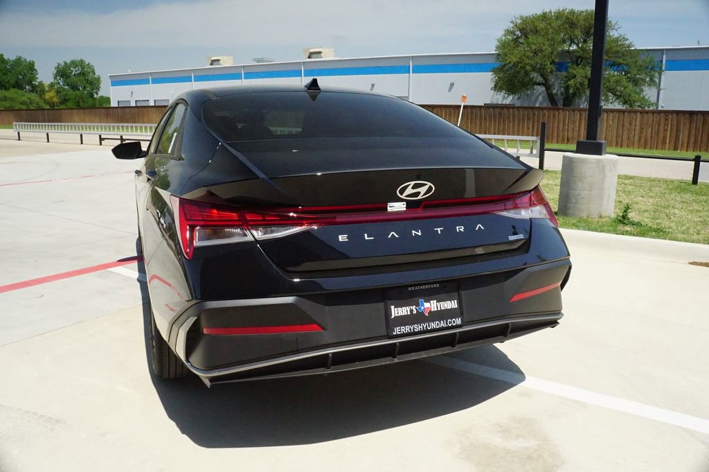 New 2025 Hyundai Elantra Blue image 7