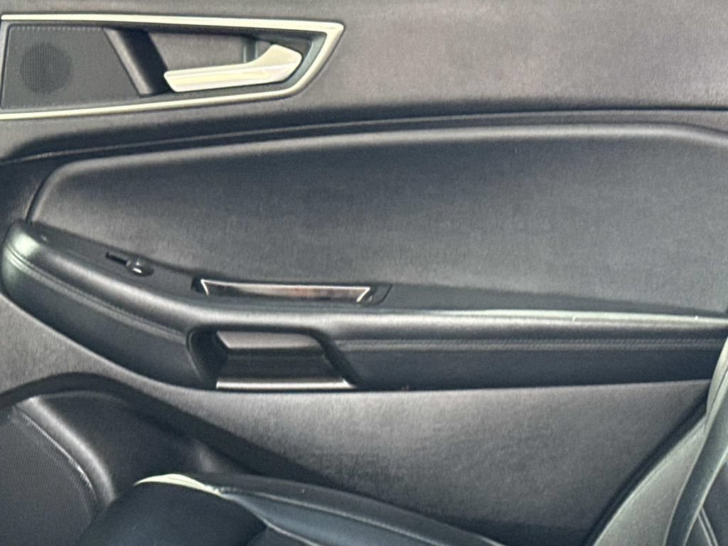 Used 2019 Ford Edge SEL w/ Equipment Group 201A AWD/4WD image 14