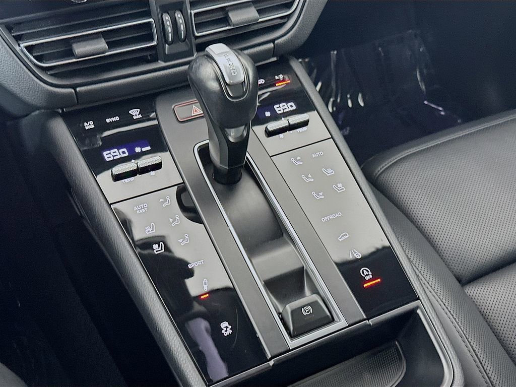 Certified 2023 Porsche Macan image 17