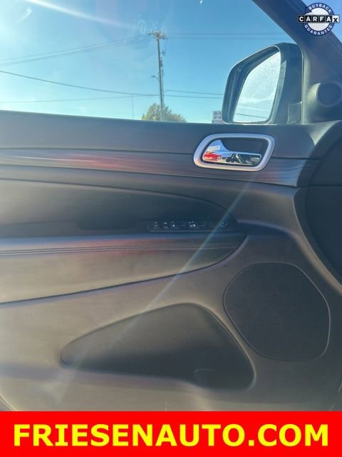 Used 2019 Jeep Grand Cherokee Laredo AWD/4WD image 15