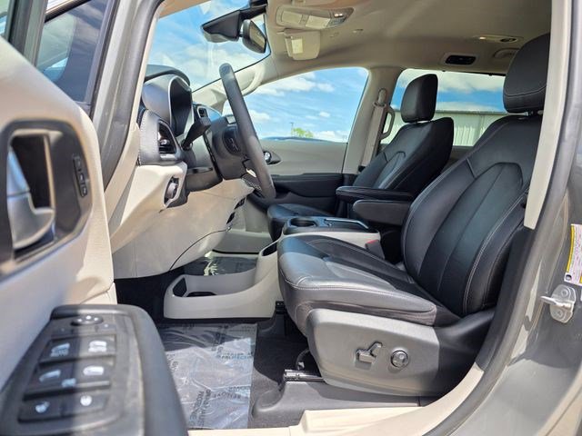 Certified 2022 Chrysler Pacifica Touring-L FWD image 23