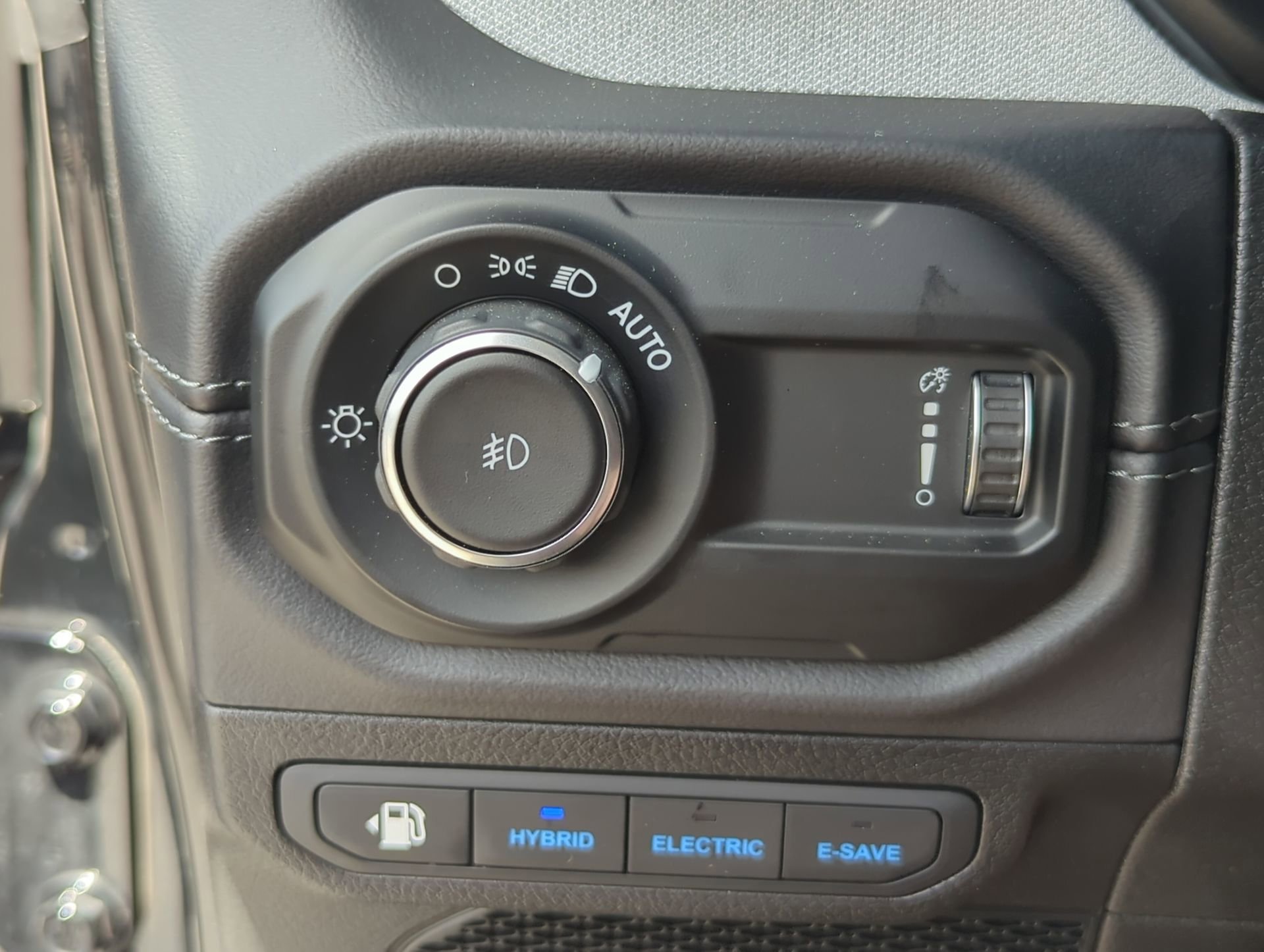 Used 2025 Jeep Wrangler Unlimited Sahara AWD/4WD image 63