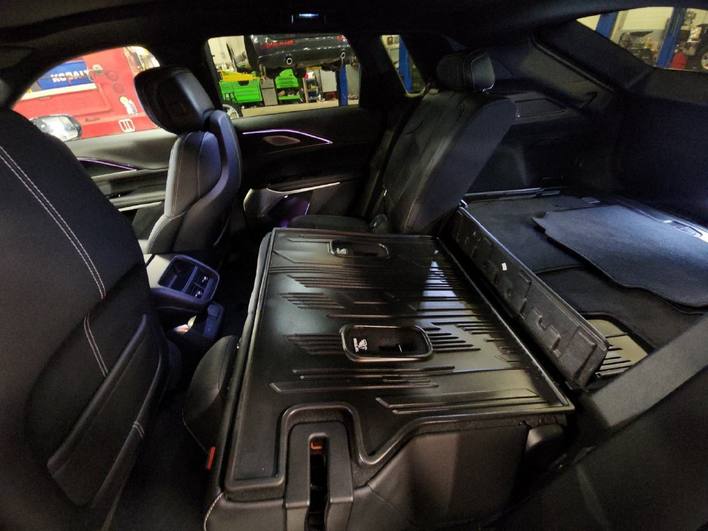 Certified 2024 Cadillac Lyriq Luxury AWD/4WD image 36
