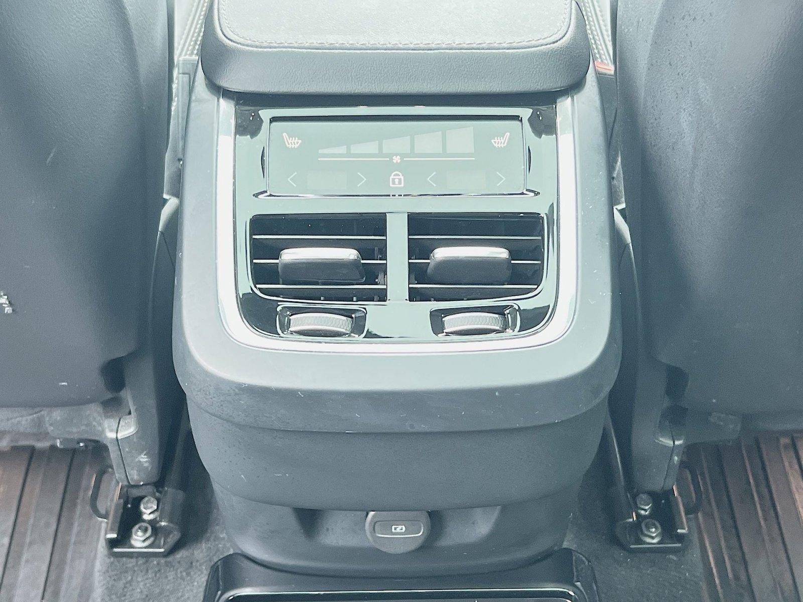 Certified 2022 Volvo XC90 T6 Inscription w/ Climate Package image 23