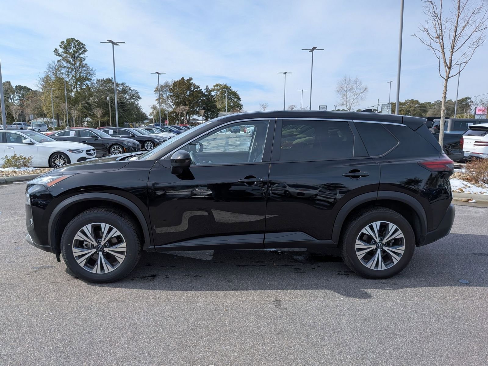 Used 2023 Nissan Rogue SV image 6