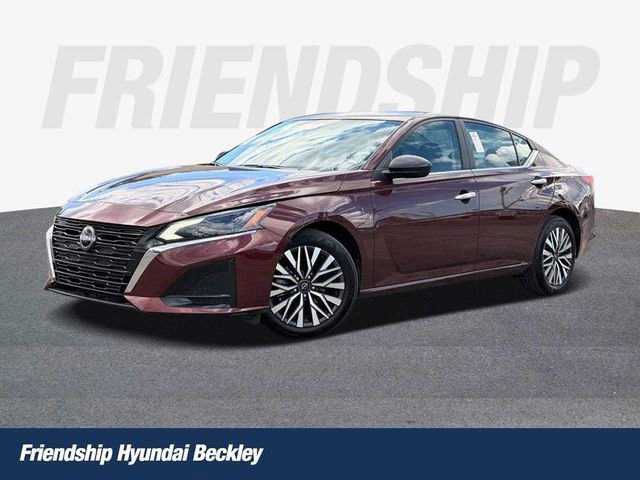 Used 2025 Nissan Altima 2.5 SV FWD image 1