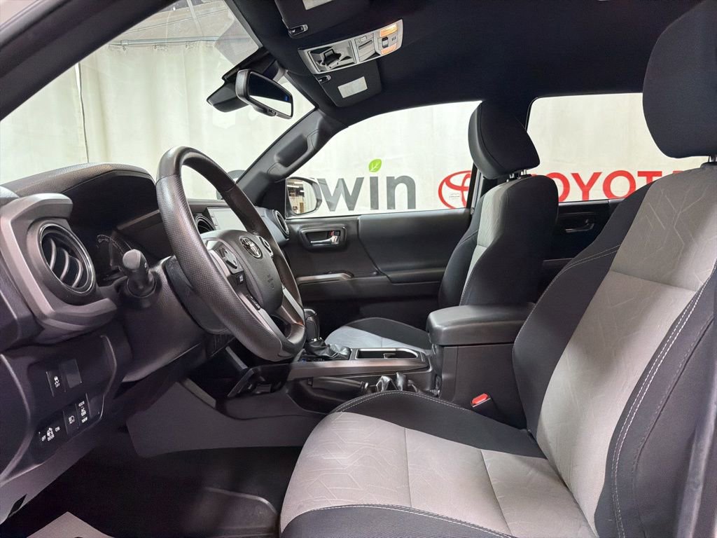 Used 2023 Toyota Tacoma TRD Off-Road AWD/4WD image 23