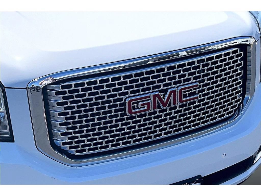 Used 2017 GMC Yukon Denali w/ Open Road Package AWD/4WD image 27
