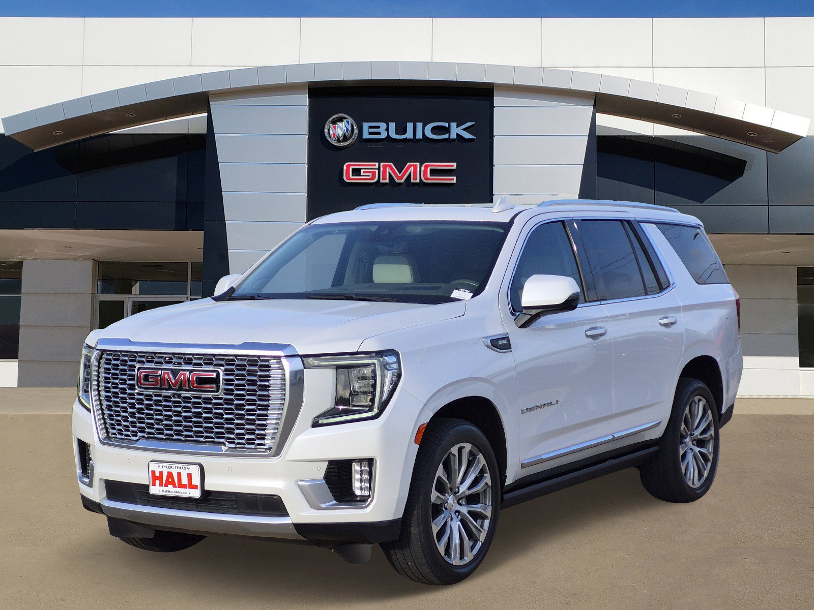 Certified 2021 GMC Yukon Denali w/ Denali Premium Package AWD/4WD image 3