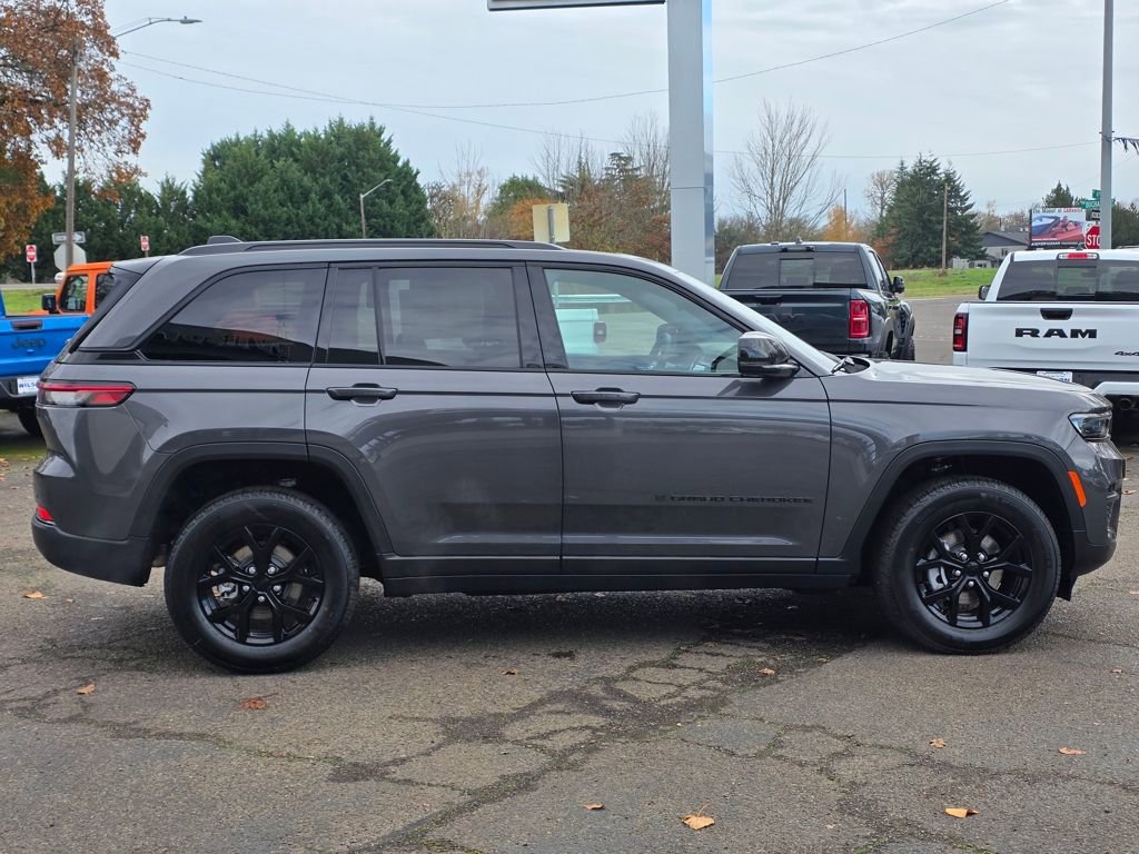 New 2025 Jeep Grand Cherokee Altitude AWD/4WD image 5