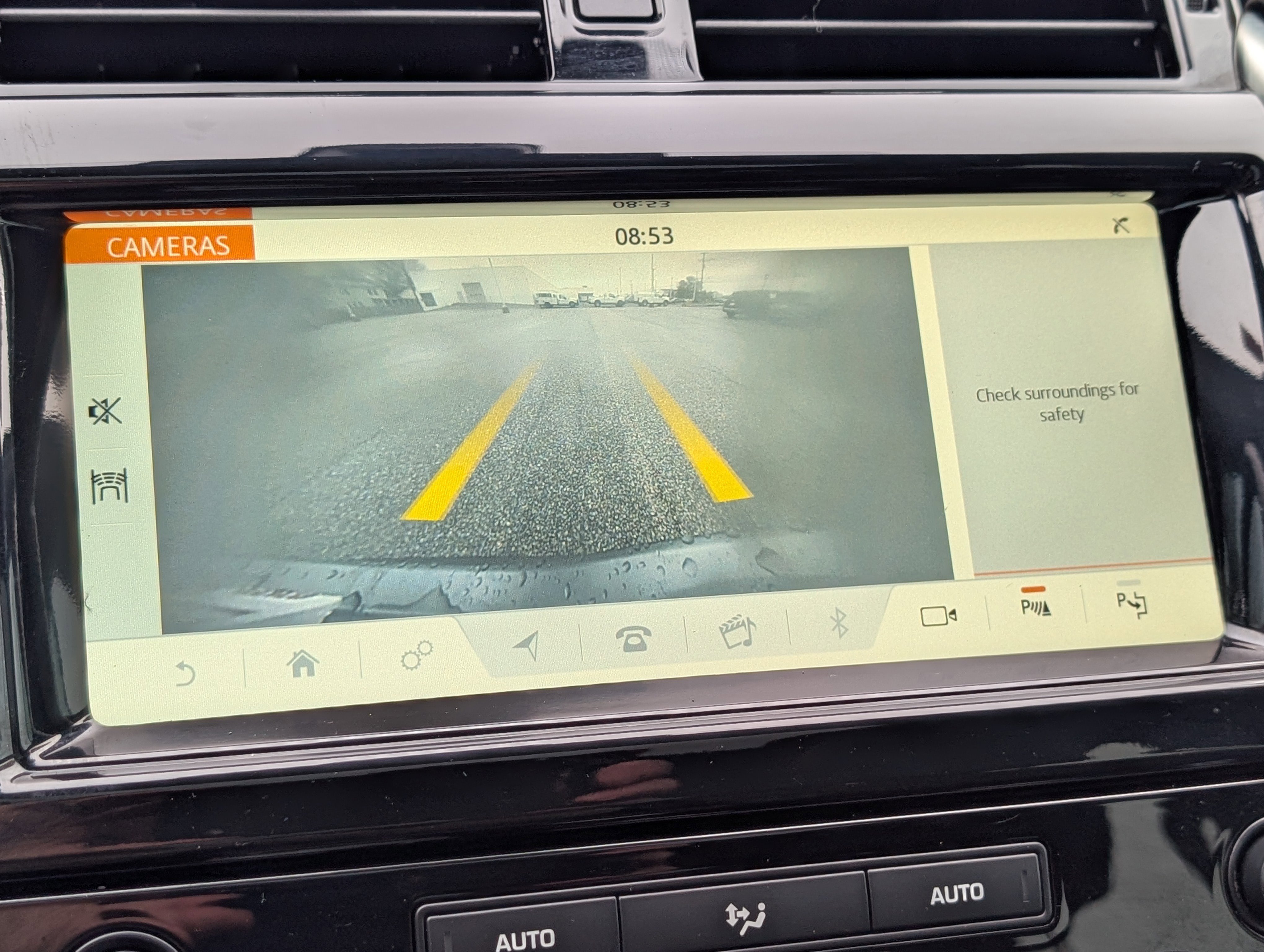 Used 2020 Land Rover Discovery HSE image 29