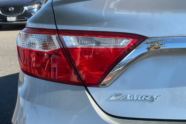 Used 2016 Toyota Camry LE FWD image 31