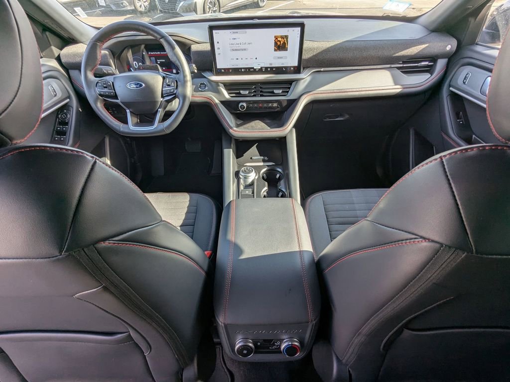 Used 2025 Ford Explorer ST-Line w/ ST-Line Street Pack AWD/4WD image 28
