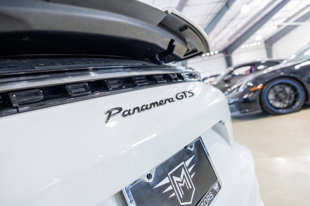 Used 2022 Porsche Panamera GTS w/ Premium Package image 17