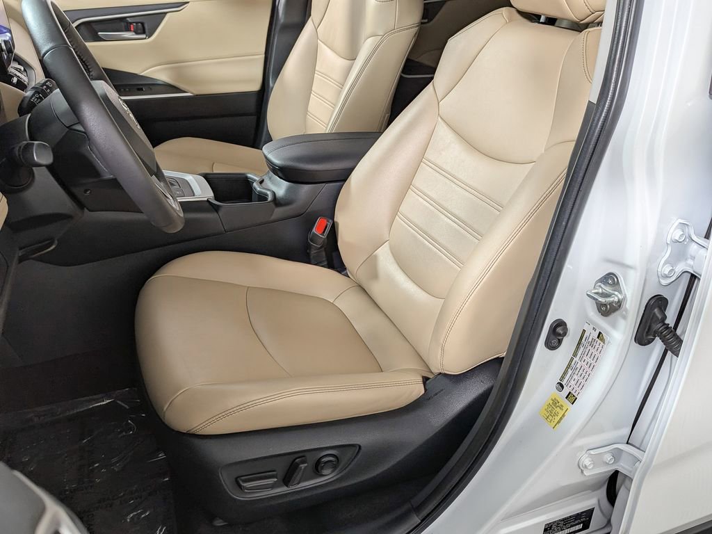 Used 2023 Toyota RAV4 XLE Premium image 19
