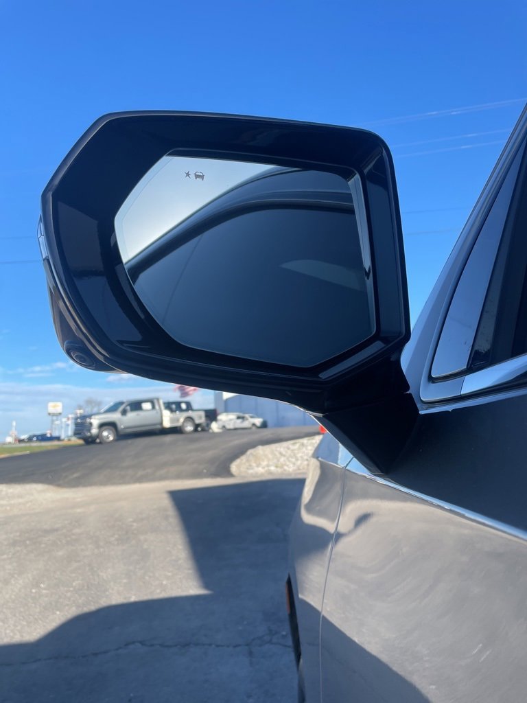 Used 2021 Chevrolet Suburban Premier w/ Premium Package image 11