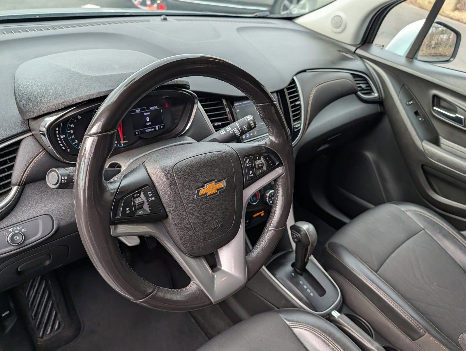 Used 2020 Chevrolet Trax LT w/ LT Convenience Package image 25