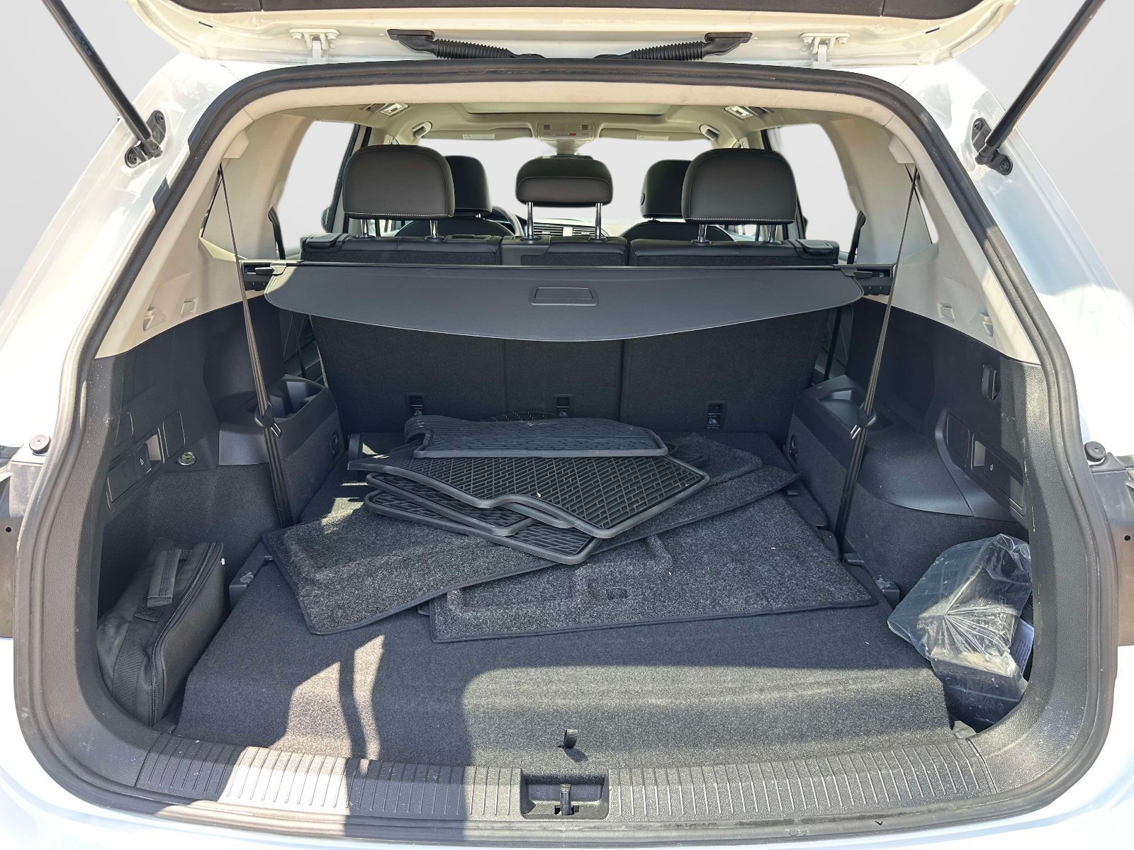 Certified 2022 Volkswagen Tiguan SE FWD image 12